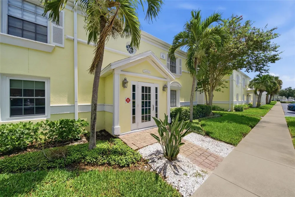 5092 BEACH DRIVE SE #A St Petersburg, FL 33705