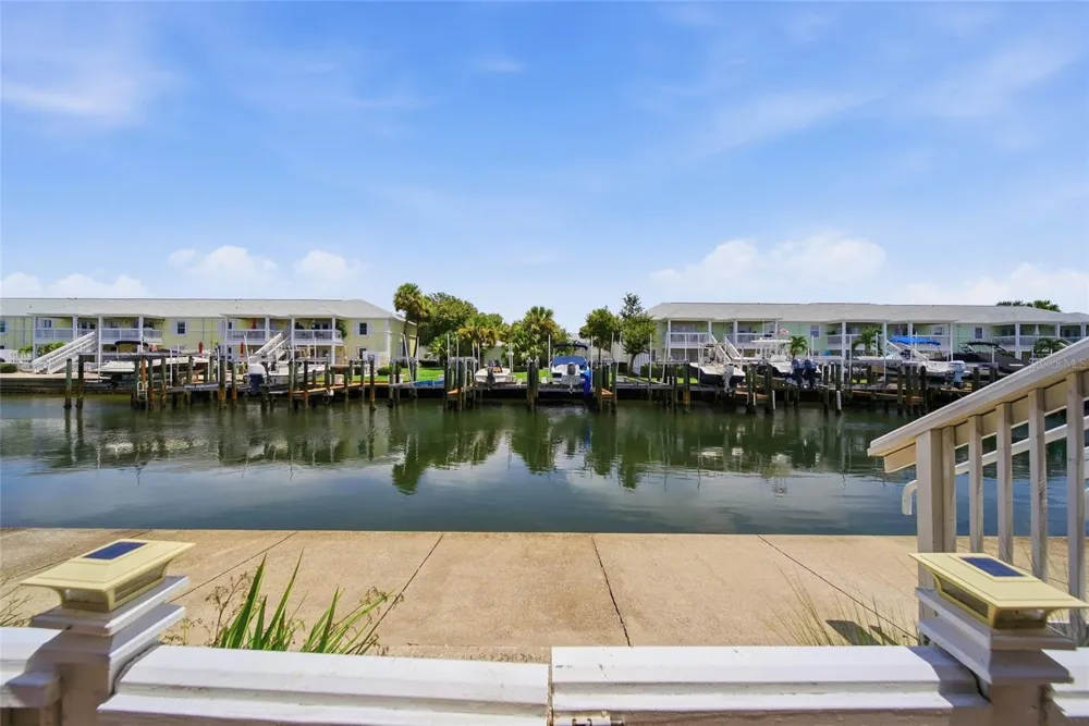 5092 BEACH DRIVE SE #A St Petersburg, FL 33705