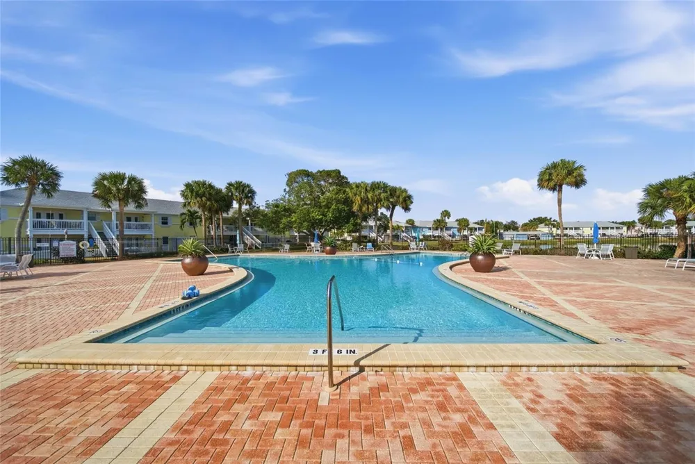 5092 BEACH DRIVE SE #A St Petersburg, FL 33705