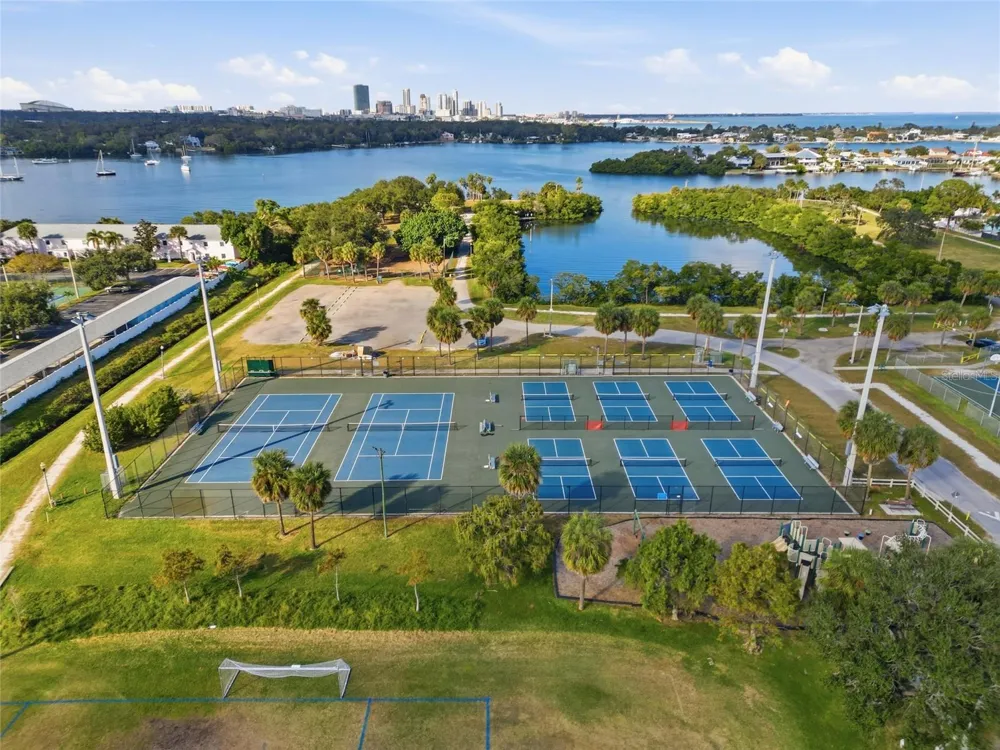 5092 BEACH DRIVE SE #A St Petersburg, FL 33705