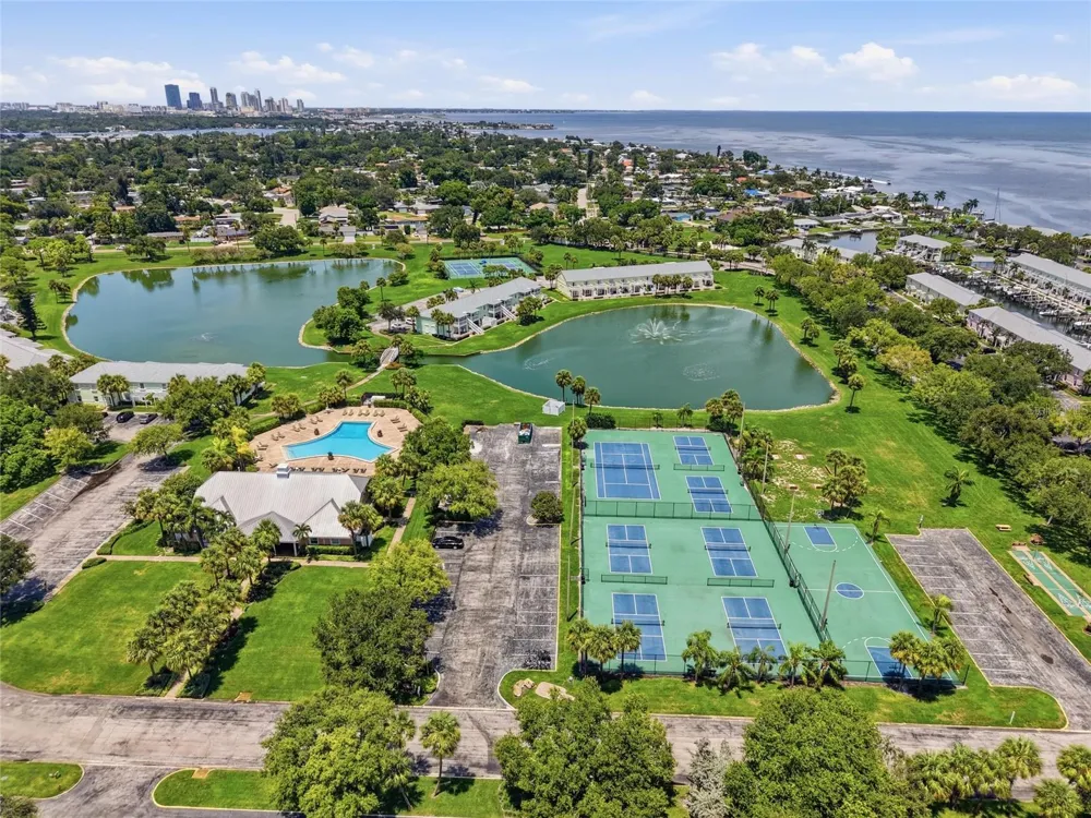 5092 BEACH DRIVE SE #A St Petersburg, FL 33705
