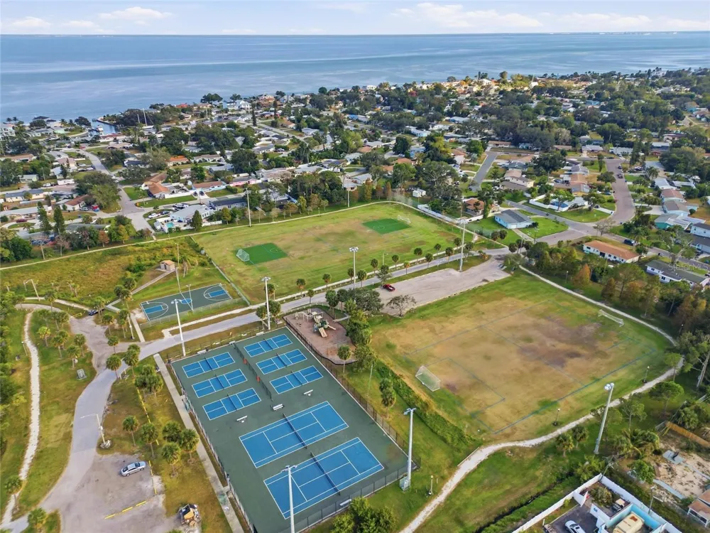 5092 BEACH DRIVE SE #A St Petersburg, FL 33705