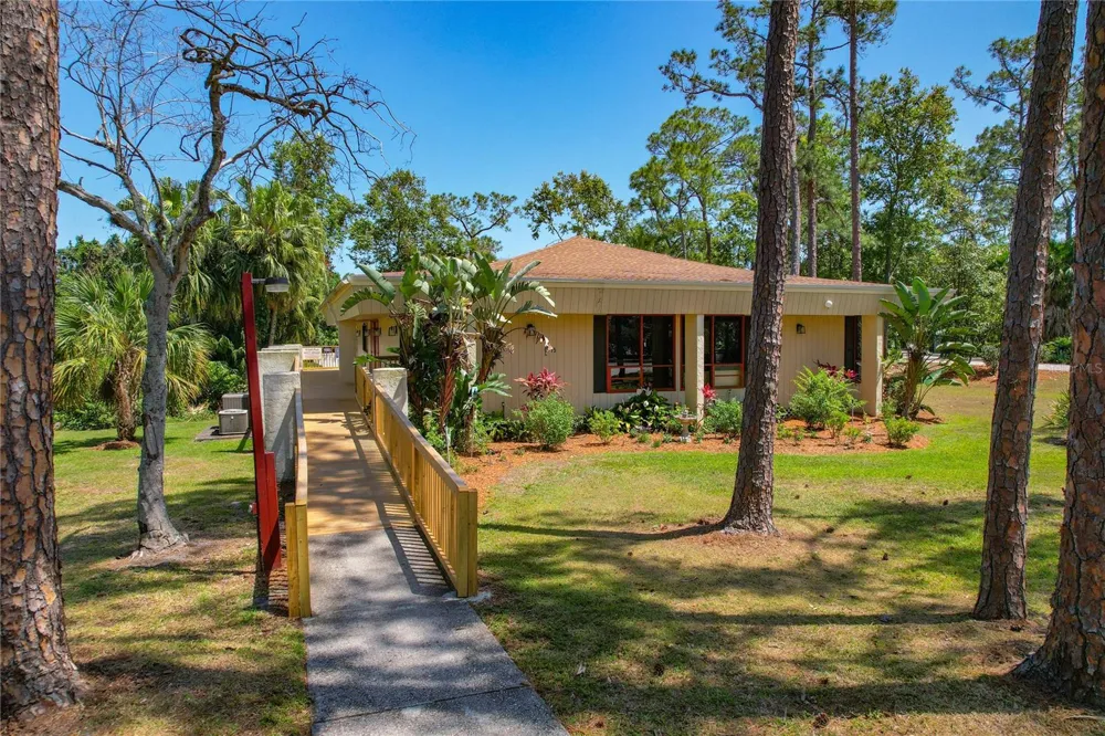 100 EL CAMINO DR #309 Winter Haven, FL 33884