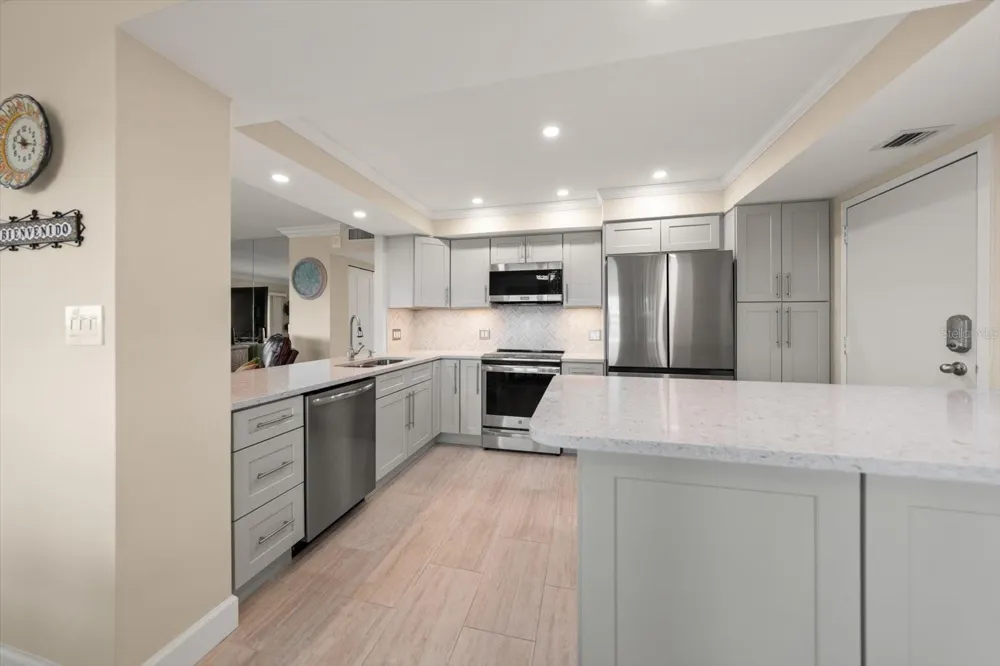 1621 GULF BOULEVARD #607 Clearwater Beach, FL 33767