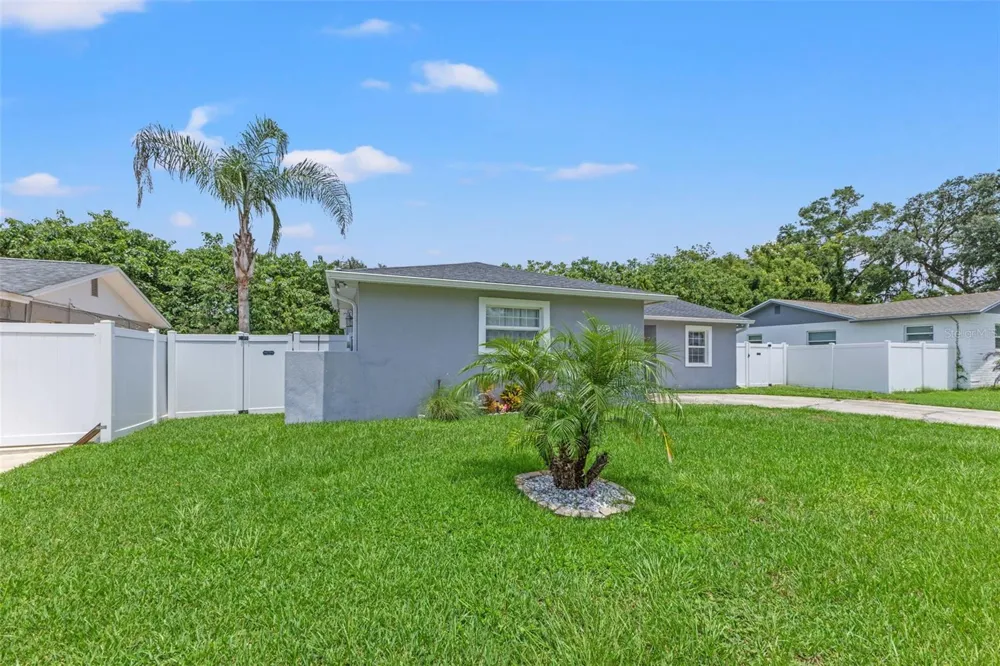 560 ROBIN HILL CIRCLE Brandon, FL 33510
