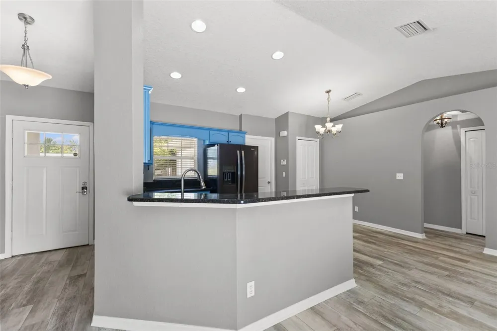 560 ROBIN HILL CIRCLE Brandon, FL 33510