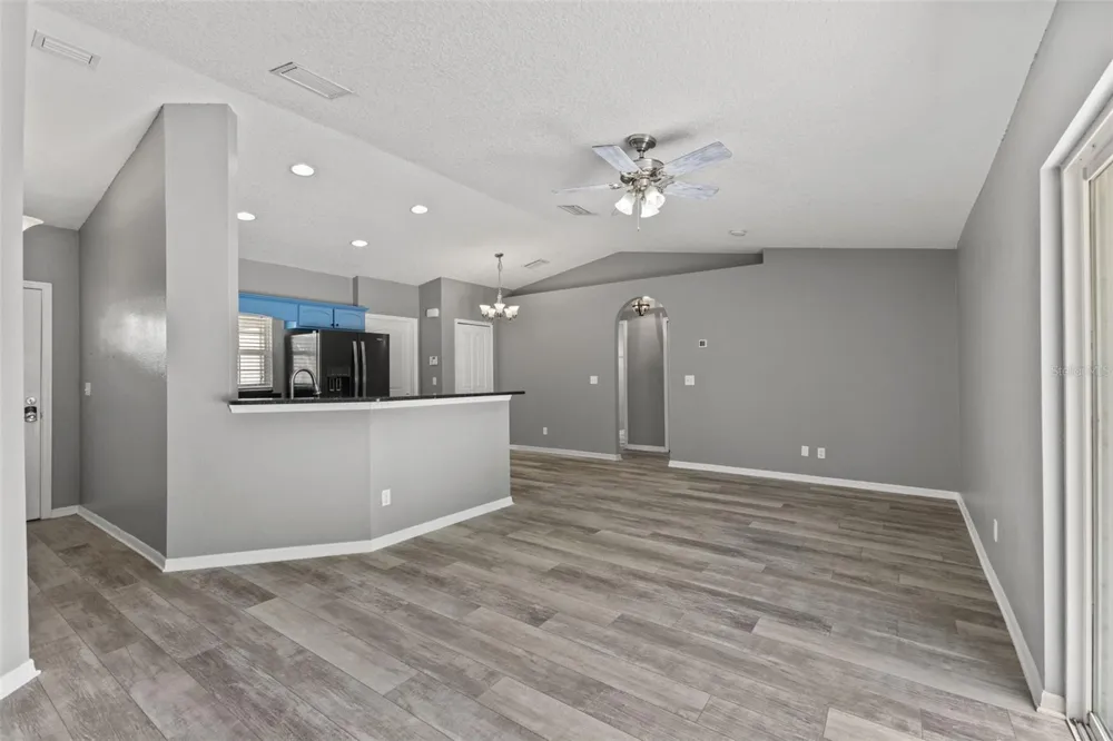 560 ROBIN HILL CIRCLE Brandon, FL 33510