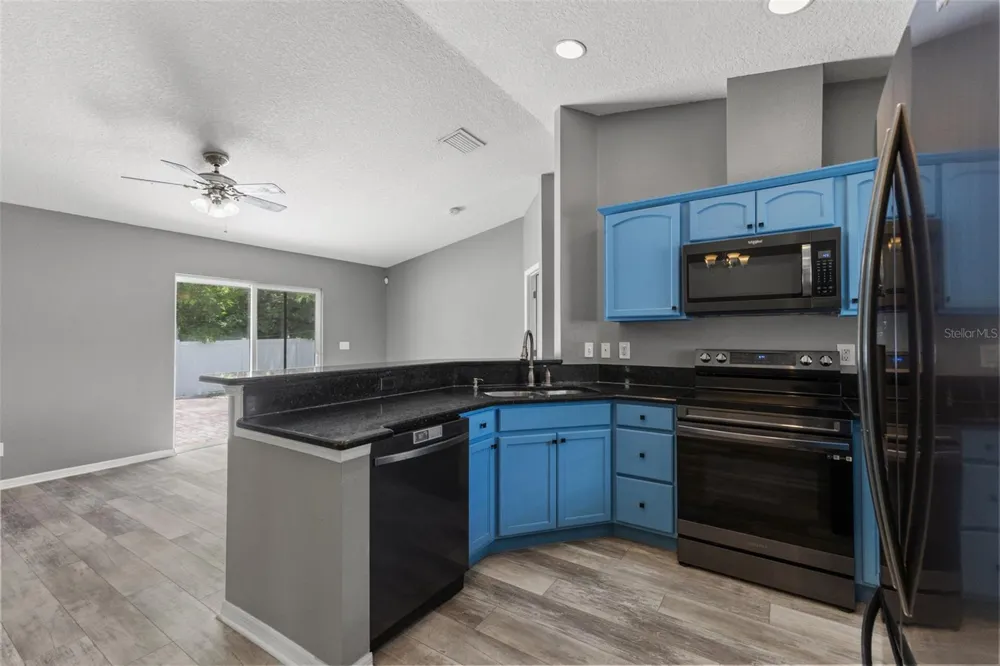 560 ROBIN HILL CIRCLE Brandon, FL 33510