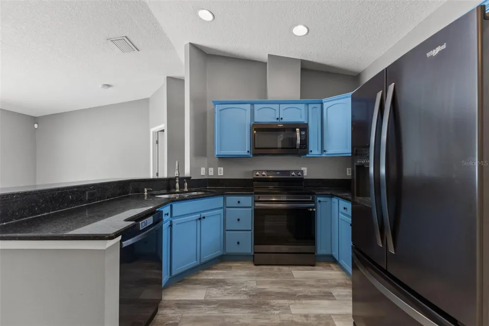 560 ROBIN HILL CIRCLE Brandon, FL 33510