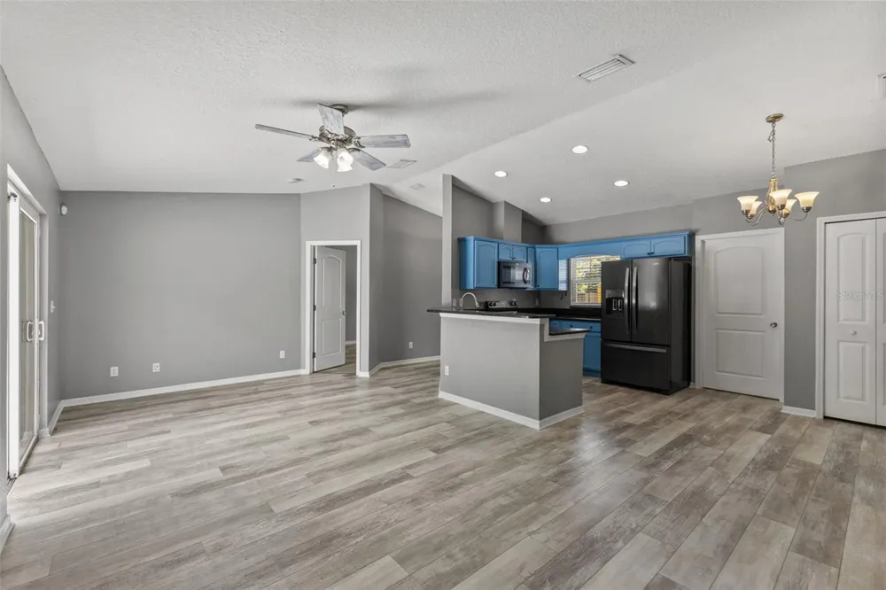 560 ROBIN HILL CIRCLE Brandon, FL 33510