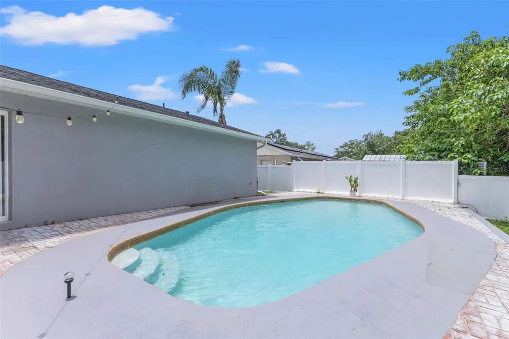 560 ROBIN HILL CIRCLE Brandon, FL 33510