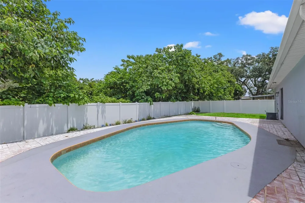 560 ROBIN HILL CIRCLE Brandon, FL 33510