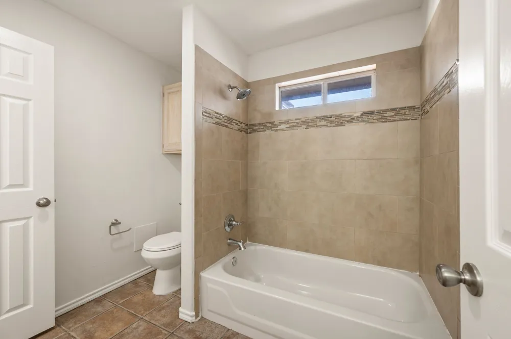 9045 Tyne Trail Fort Worth, TX 76118