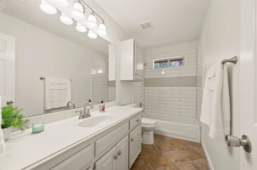 9045 Tyne Trail Fort Worth, TX 76118