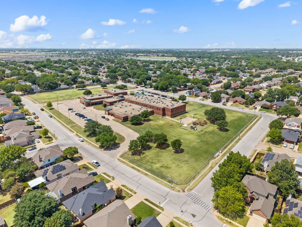 9045 Tyne Trail Fort Worth, TX 76118