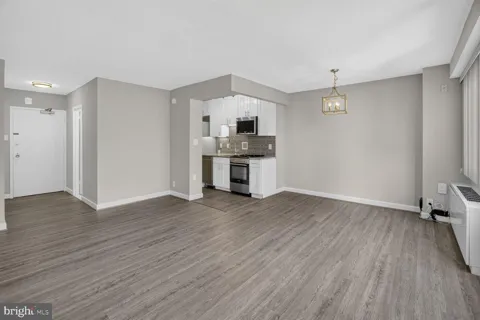 5500 FRIENDSHIP BOULEVARD #1121N