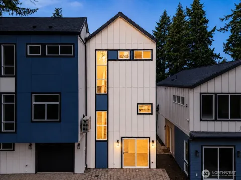 14308 B Roslyn Place