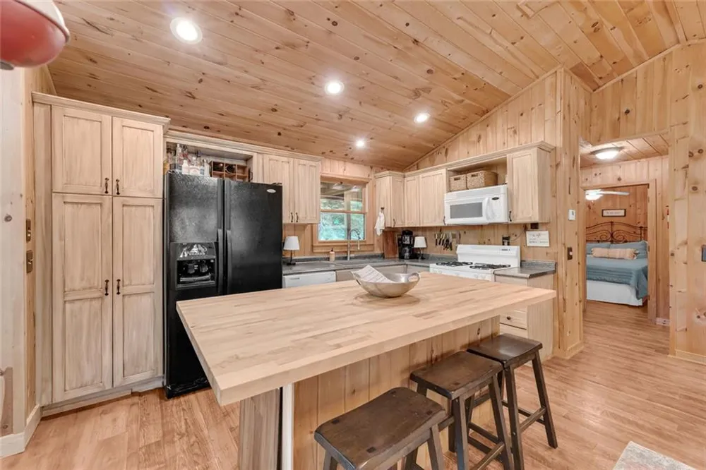 185 Pope Dickson Lane Clarkesville, GA 30523