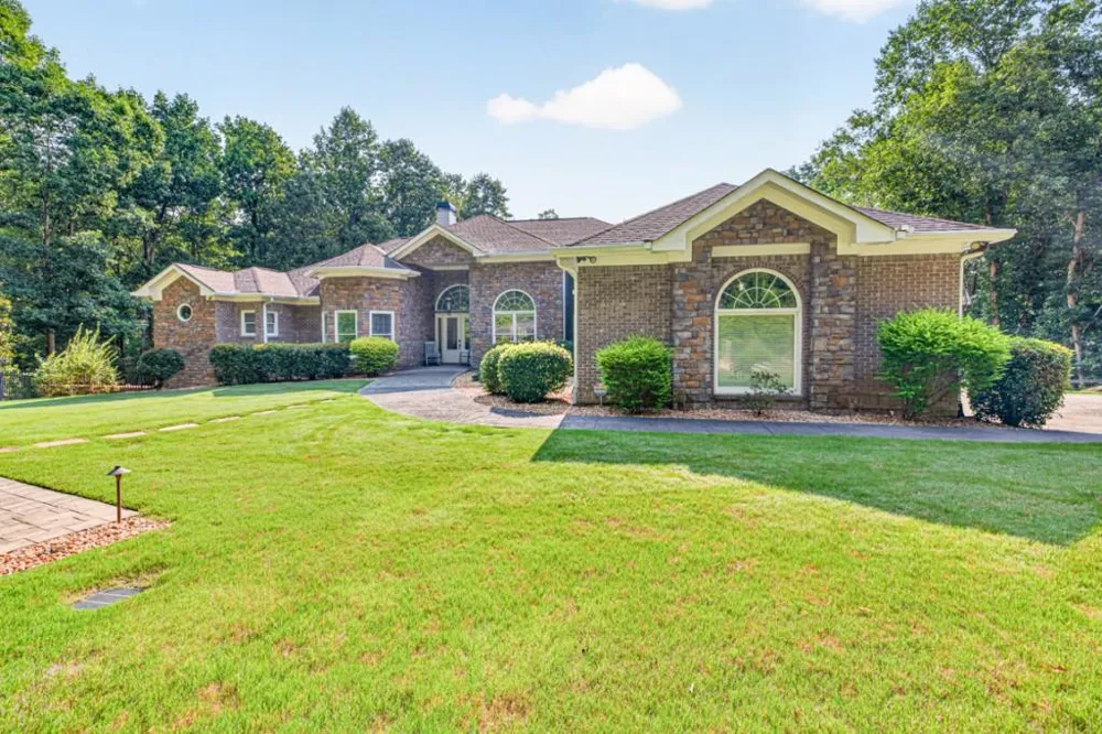 27 Hawks Farm Road White, GA 30184