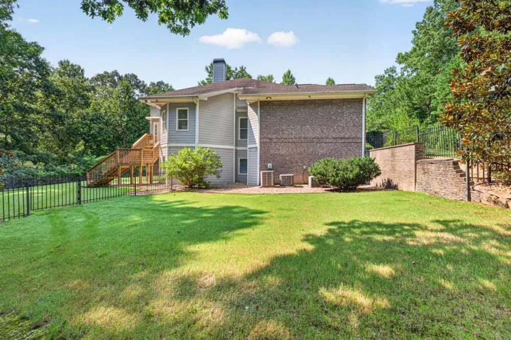 27 Hawks Farm Road White, GA 30184