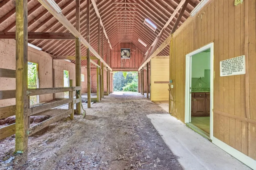27 Hawks Farm Road White, GA 30184