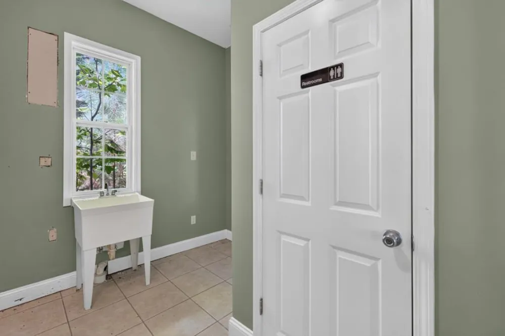27 Hawks Farm Road White, GA 30184