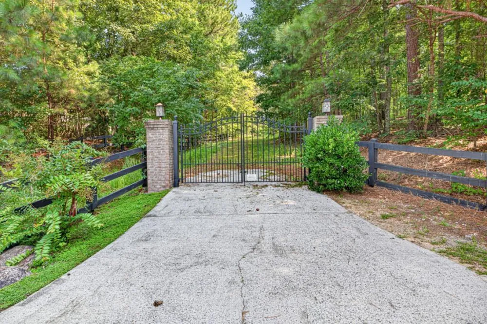 27 Hawks Farm Road White, GA 30184