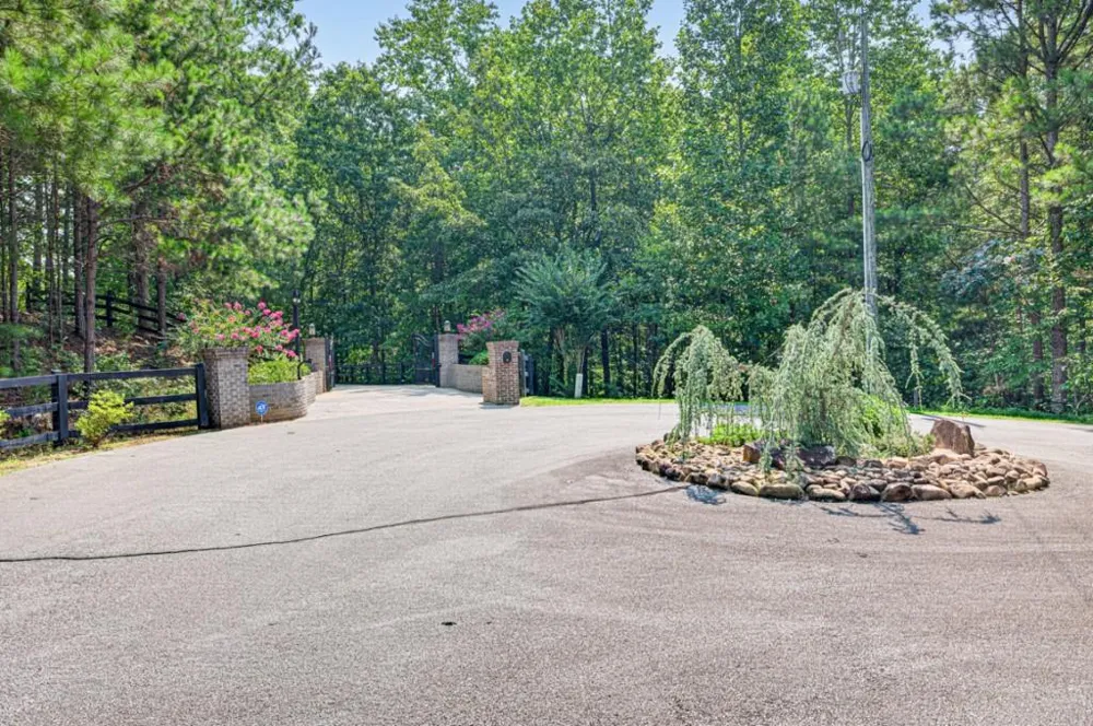 27 Hawks Farm Road White, GA 30184