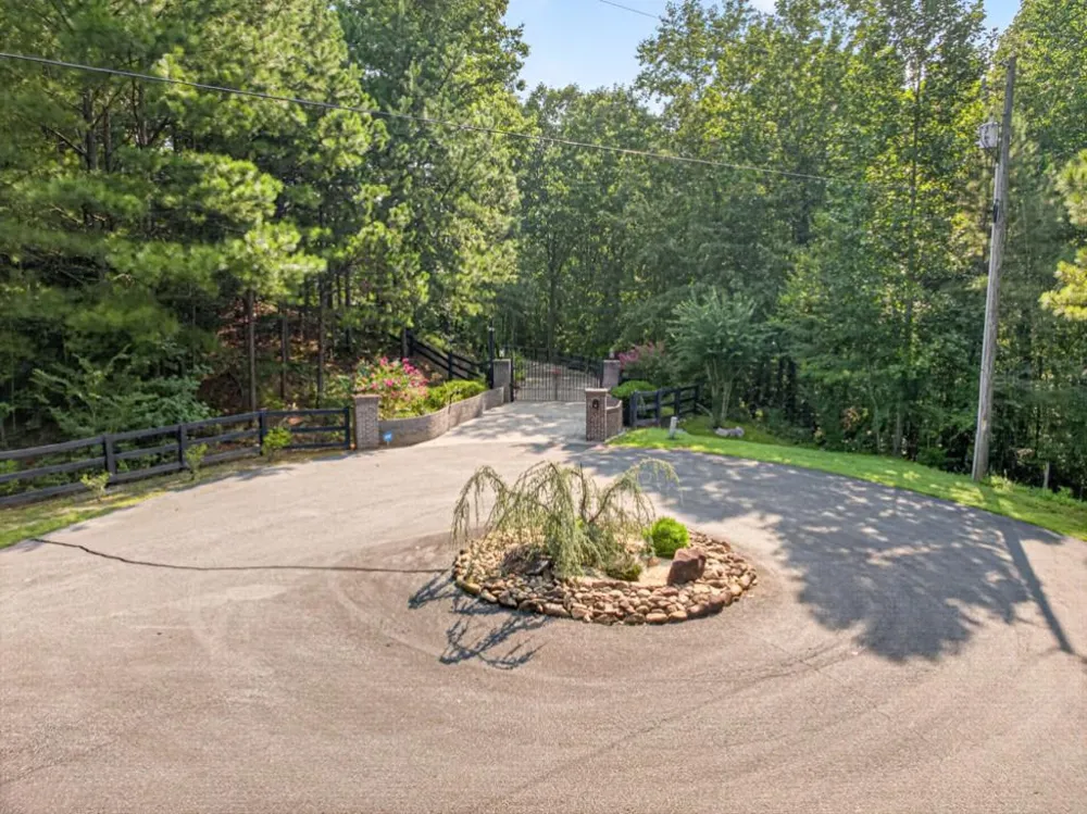 27 Hawks Farm Road White, GA 30184