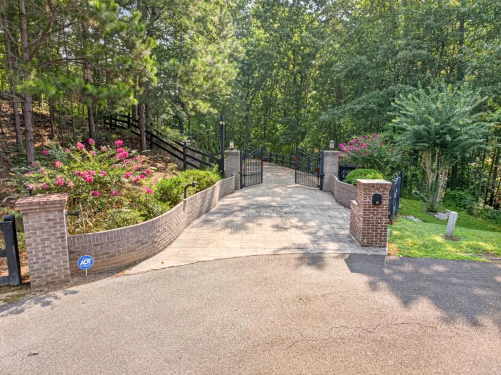 27 Hawks Farm Road White, GA 30184