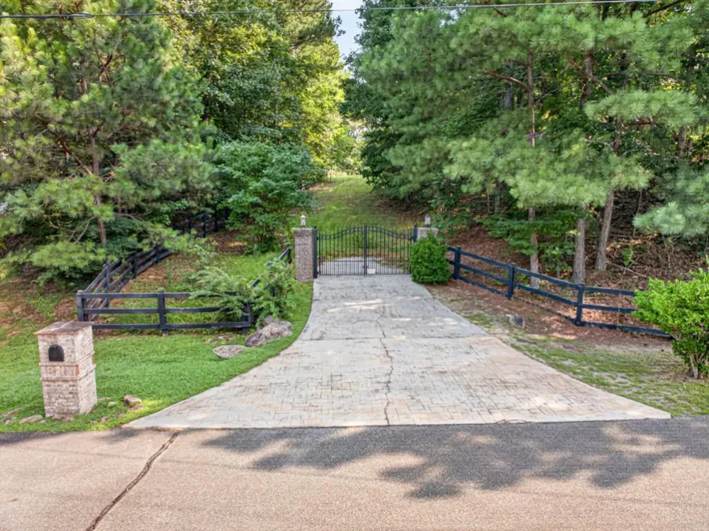 27 Hawks Farm Road White, GA 30184