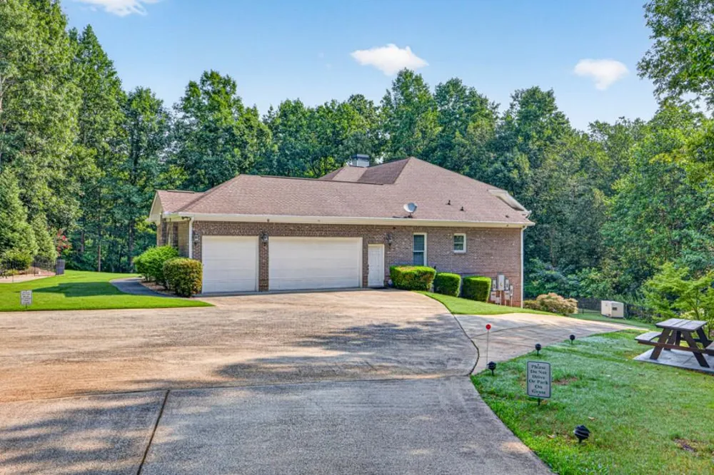 27 Hawks Farm Road White, GA 30184