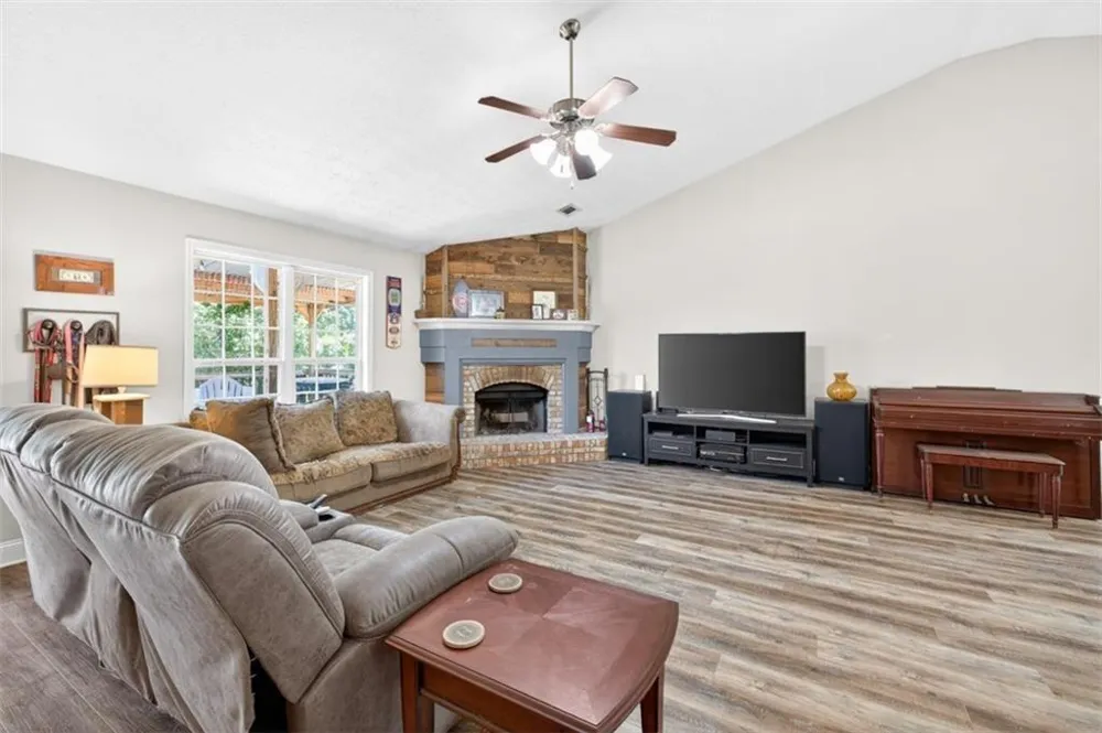 89 Katie Spring Lane Jefferson, GA 30549