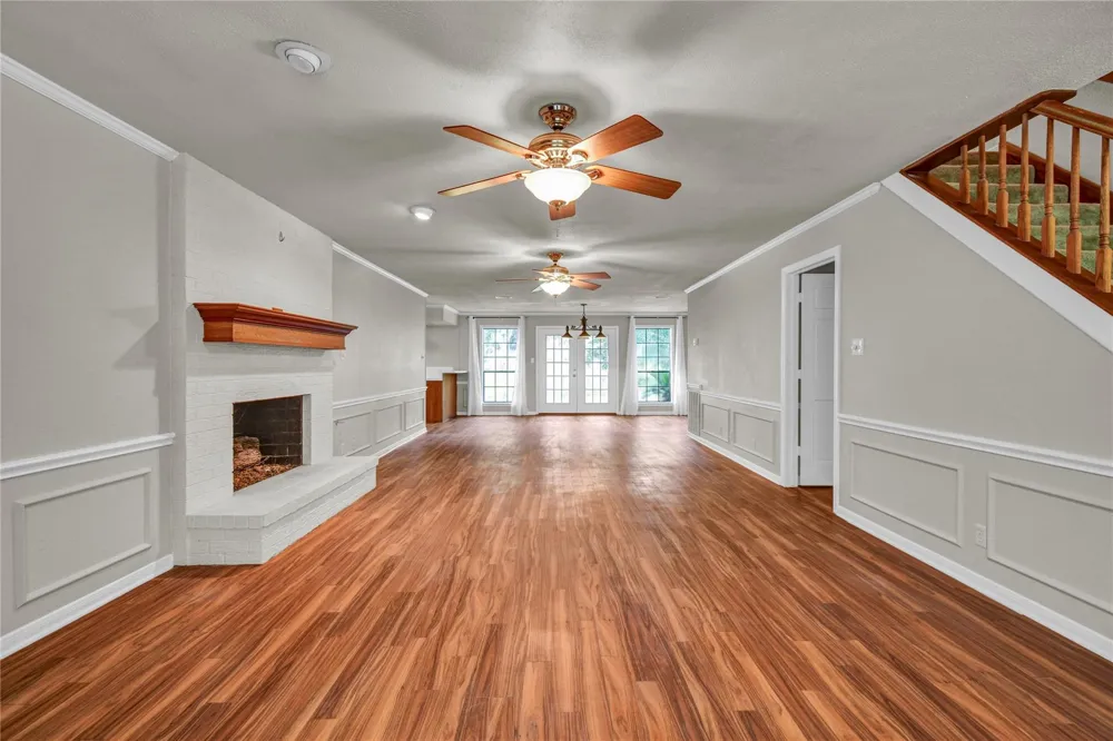 235 S Amherst Drive West Columbia, TX 77486