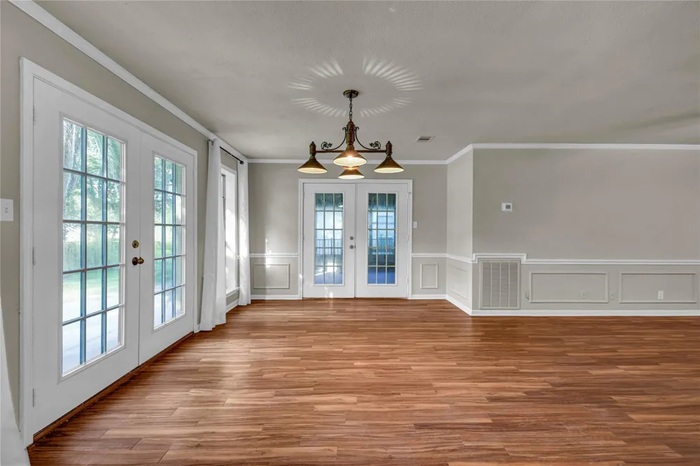 235 S Amherst Drive West Columbia, TX 77486