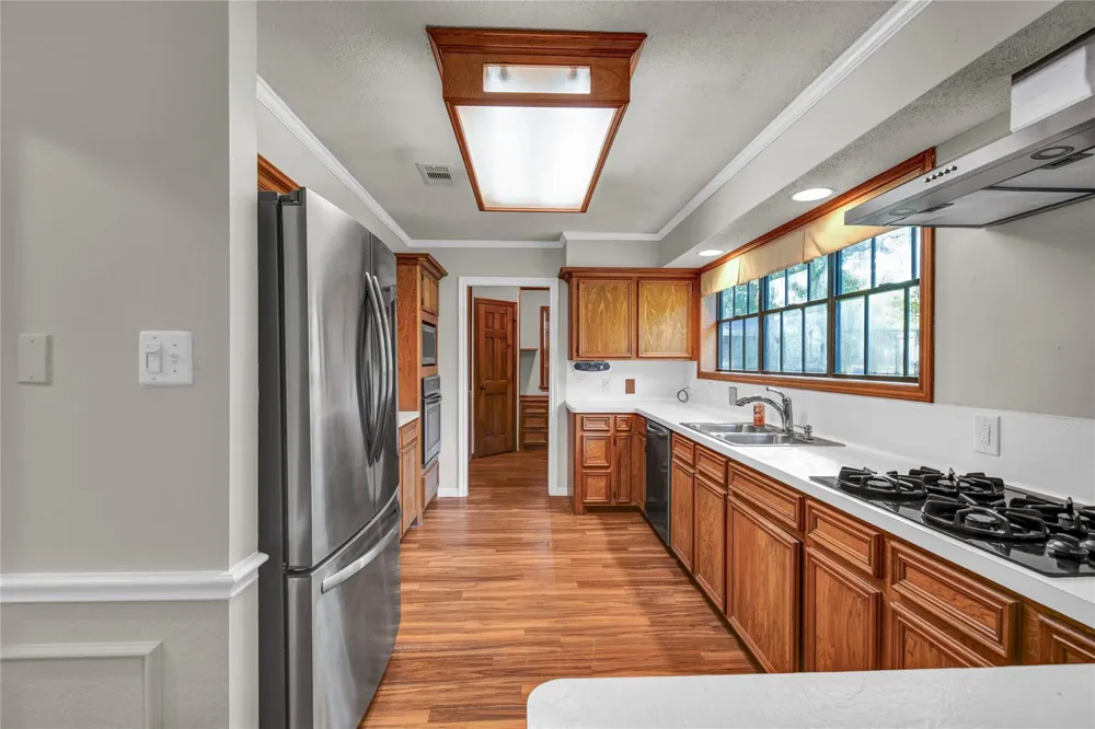 235 S Amherst Drive West Columbia, TX 77486