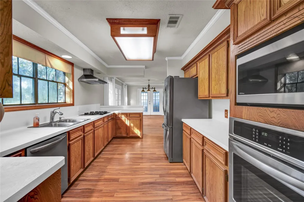 235 S Amherst Drive West Columbia, TX 77486
