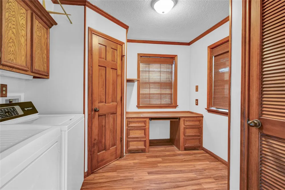 235 S Amherst Drive West Columbia, TX 77486