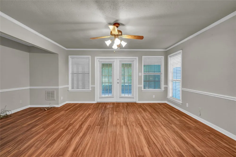 235 S Amherst Drive West Columbia, TX 77486