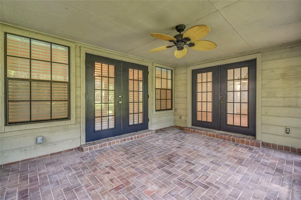 235 S Amherst Drive West Columbia, TX 77486