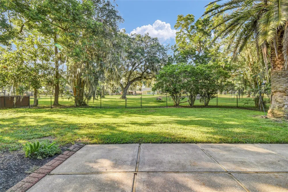 235 S Amherst Drive West Columbia, TX 77486