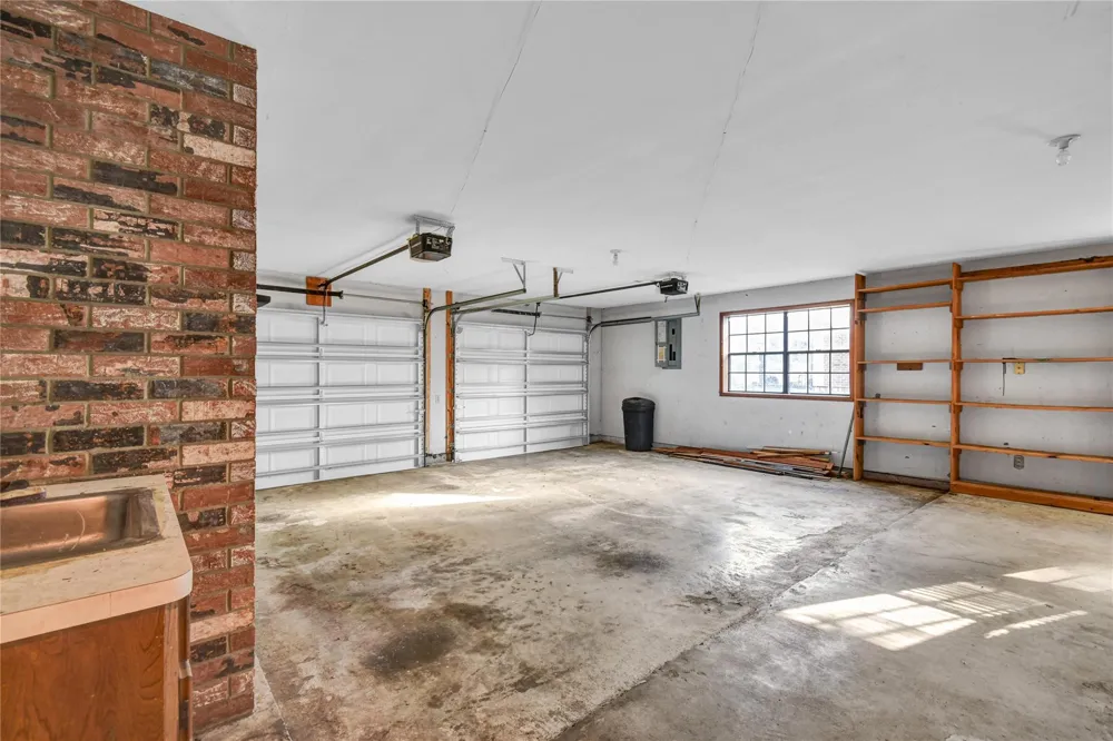 235 S Amherst Drive West Columbia, TX 77486