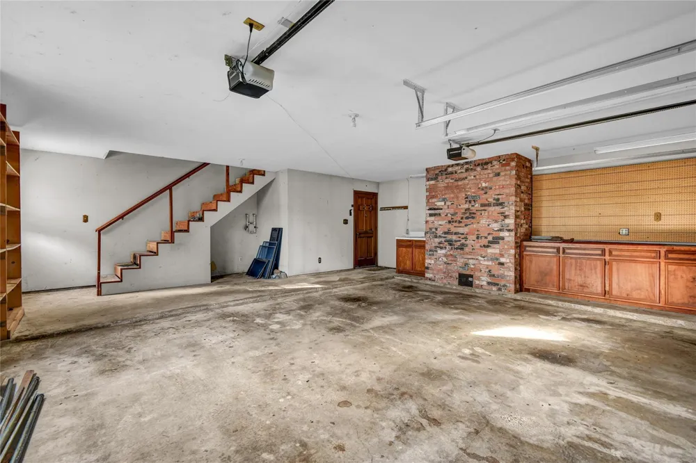 235 S Amherst Drive West Columbia, TX 77486