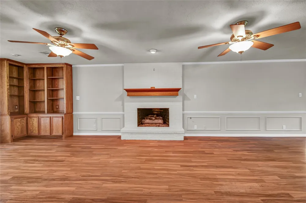 235 S Amherst Drive West Columbia, TX 77486