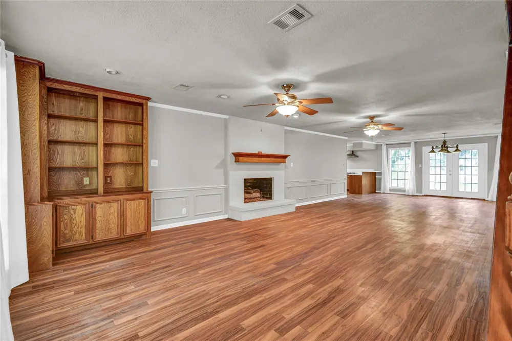 235 S Amherst Drive West Columbia, TX 77486
