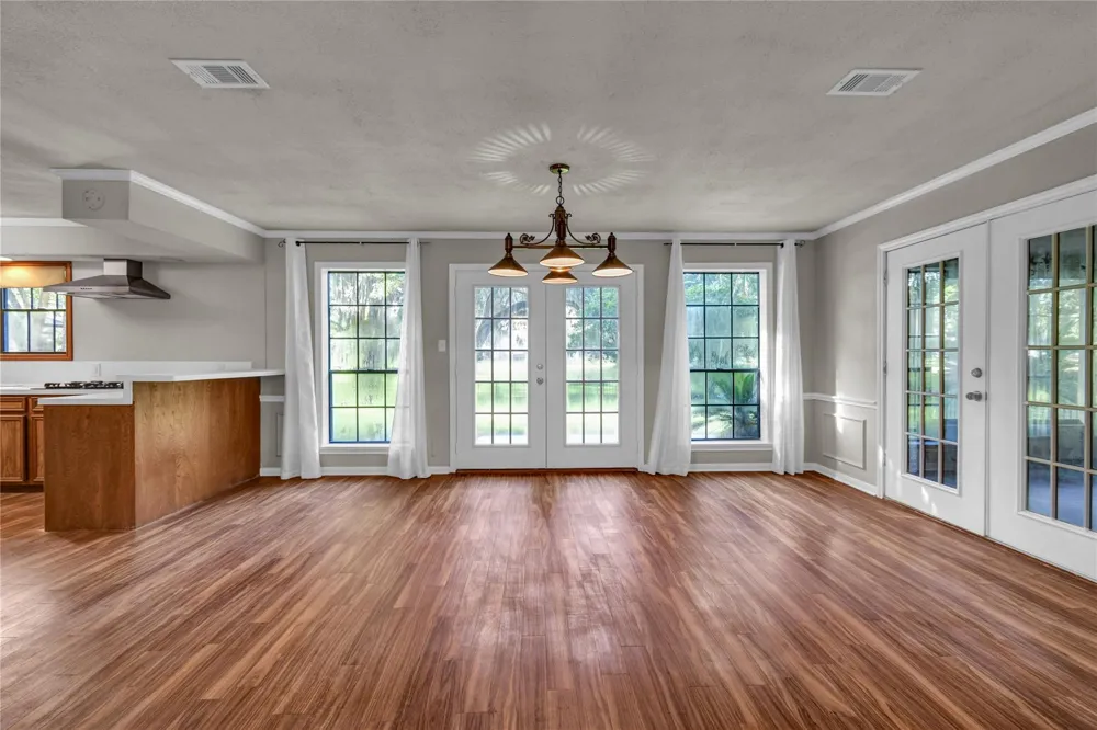235 S Amherst Drive West Columbia, TX 77486