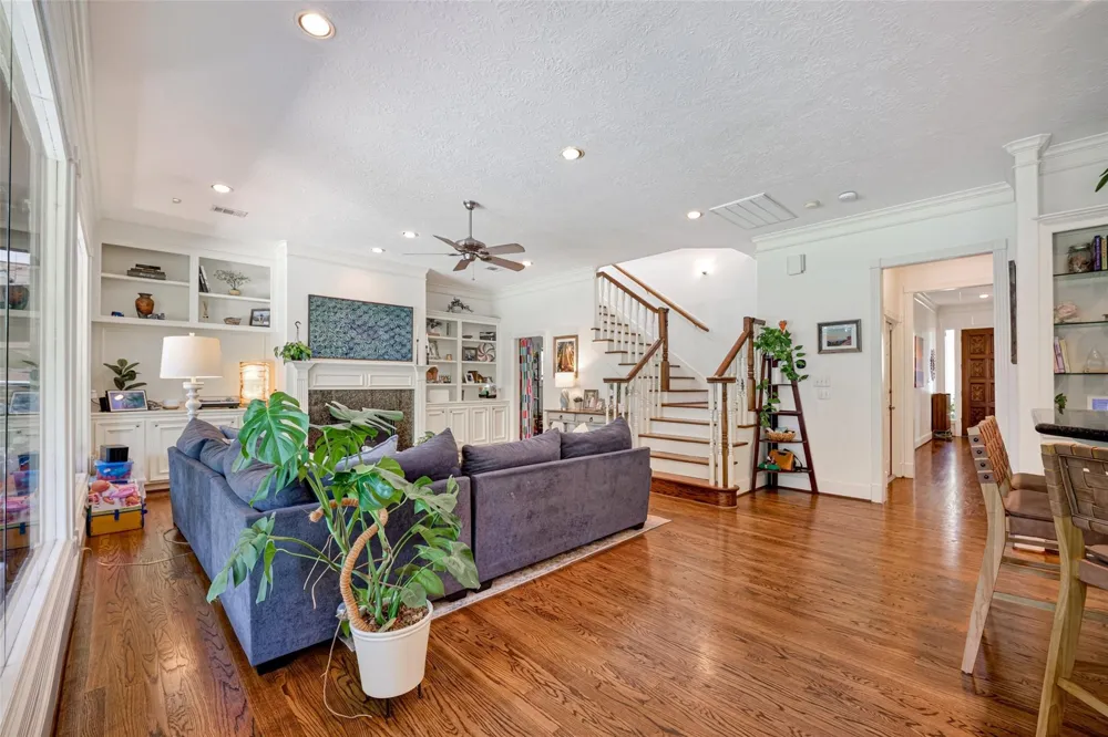 5217 Beech Street Bellaire, TX 77401