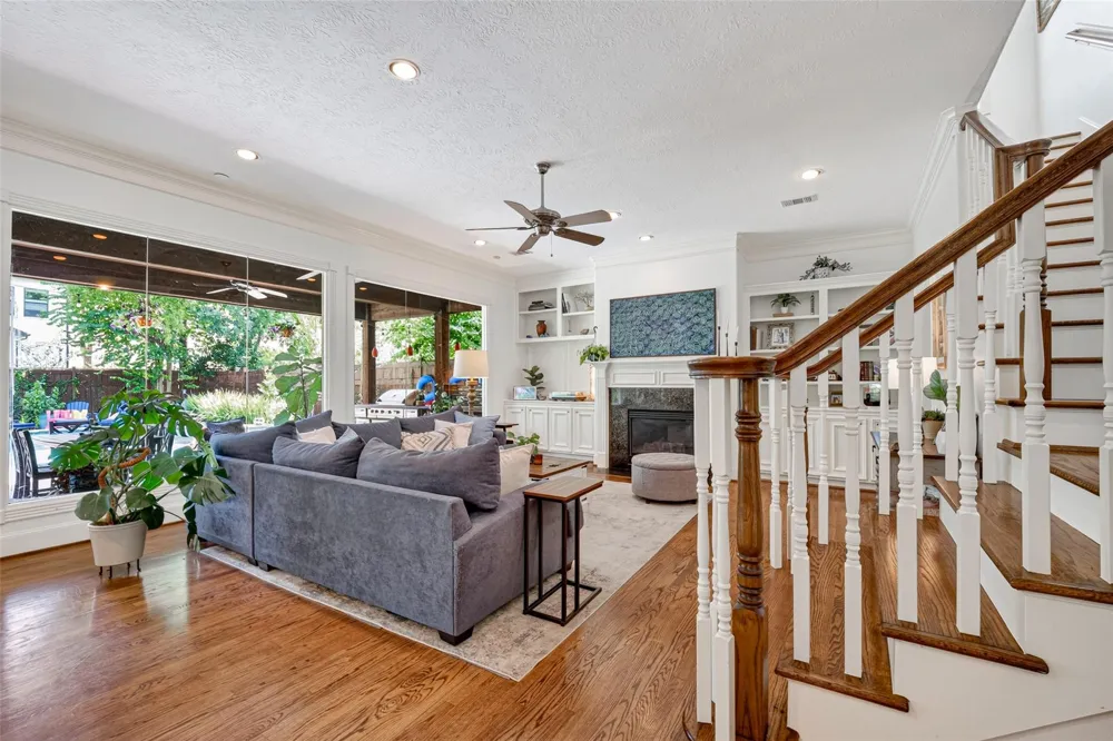 5217 Beech Street Bellaire, TX 77401