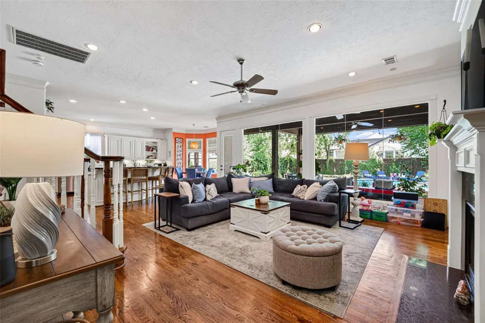 5217 Beech Street Bellaire, TX 77401