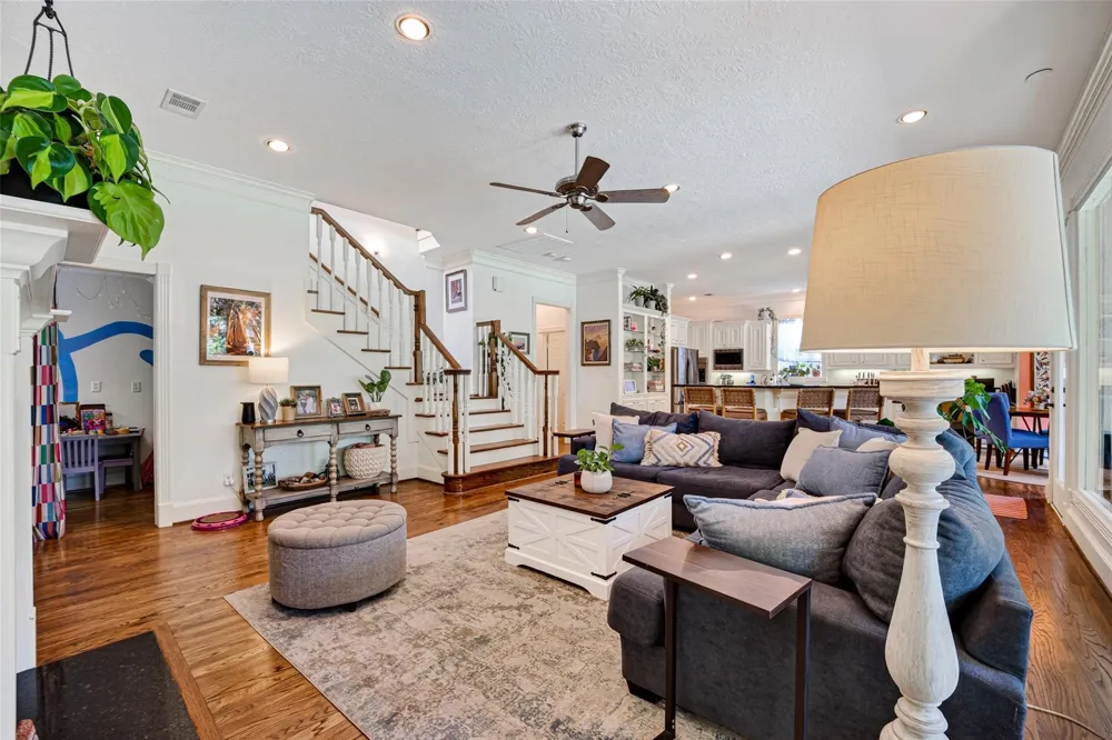 5217 Beech Street Bellaire, TX 77401
